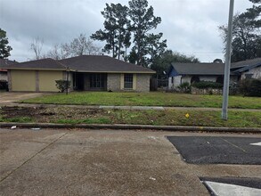 Building Photo - 9626 Guest St