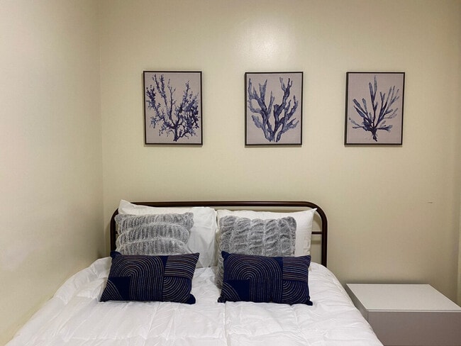 Building Photo - 1156 42nd St