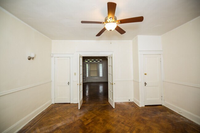 Foto del edificio - Charles Village 2bd/2ba Rowhome with Parking Spots, W/D and more! Available 7/20