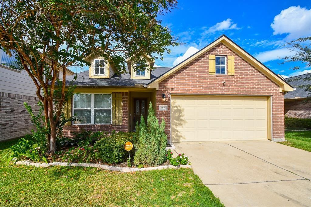 Foto principal - 18010 Surrey Lake Ln