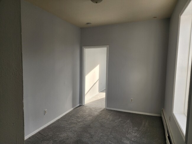 Building Photo - 210 Main St