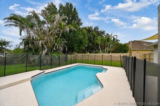 Building Photo - 1755 SW Castinet Ln