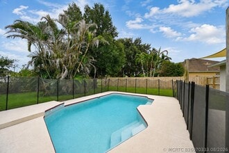 Building Photo - 1755 SW Castinet Ln