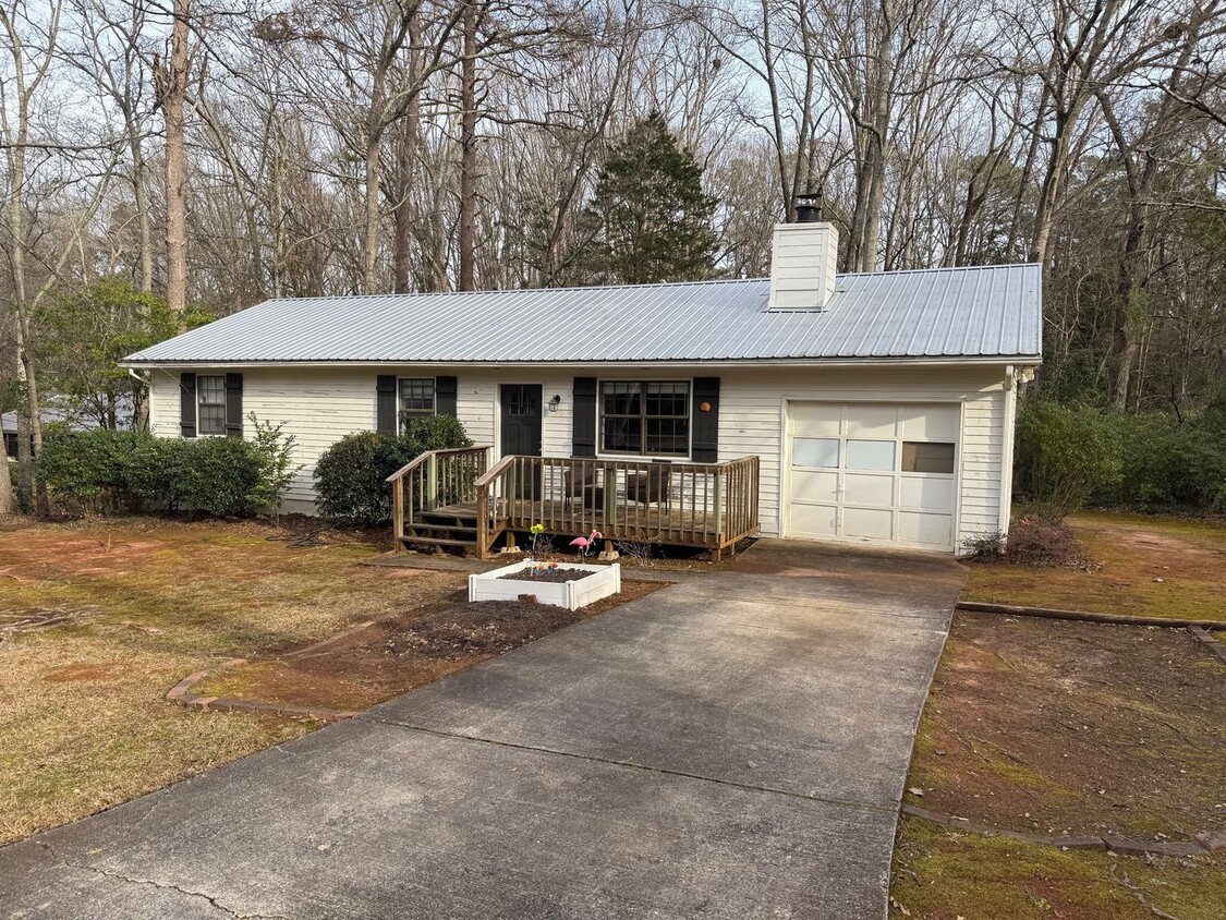 Primary Photo - Cute Oconee County Home