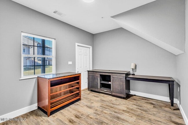 Building Photo - 103 E Orchard Loop