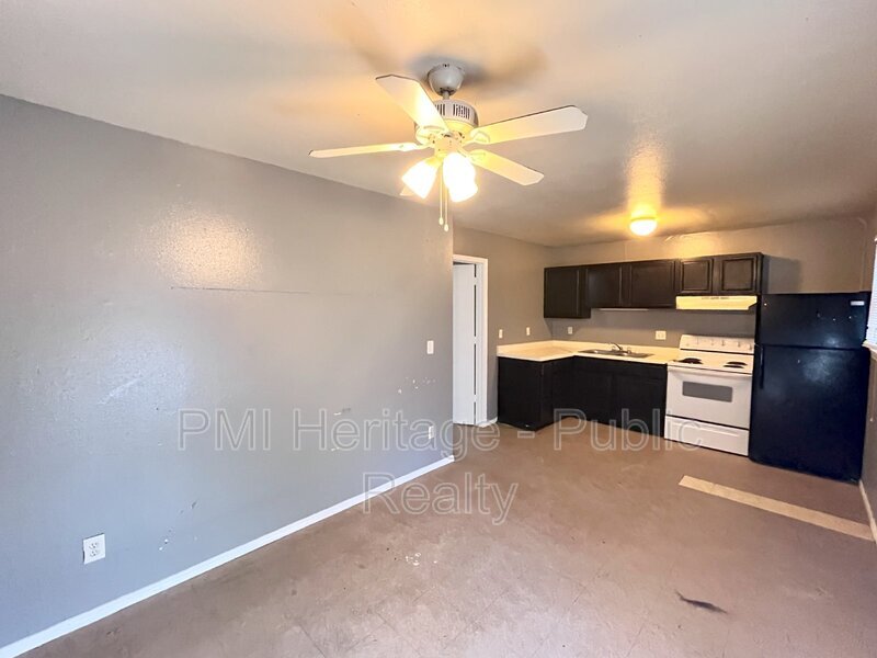 Primary Photo - 809 E Huntsville Ave
