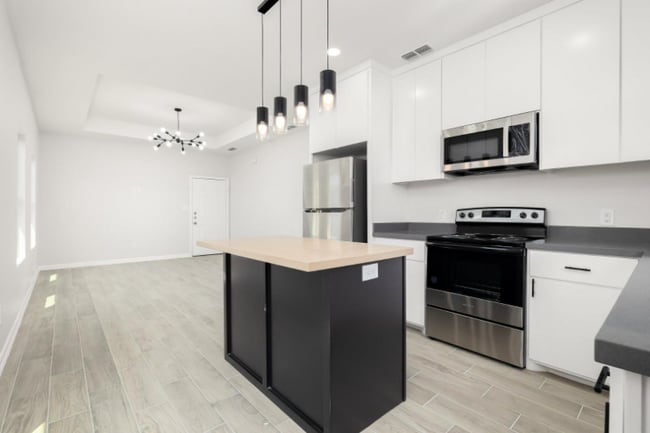 Building Photo - 1217 S Xanthia St
