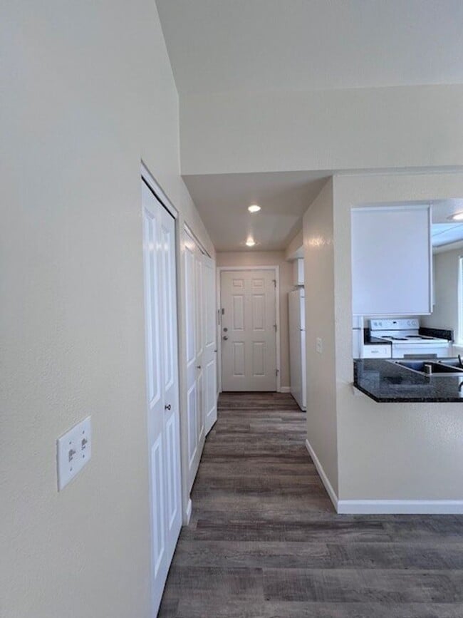 Building Photo - 5684 Eagle Pkwy