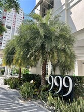 Building Photo - 999 SW 1st Ave