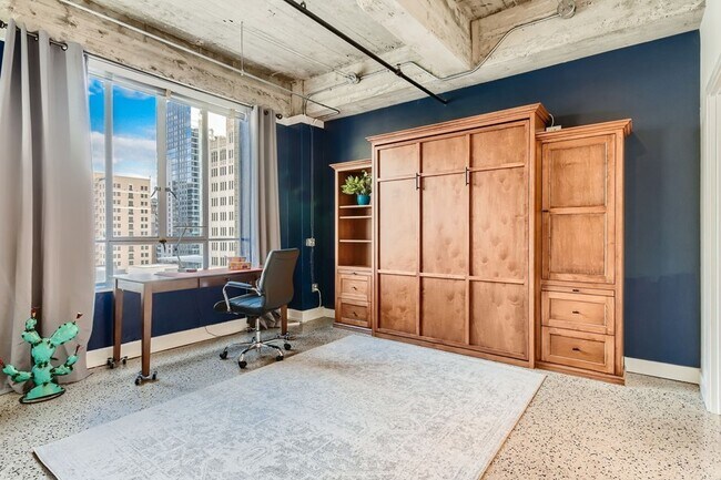 Foto del edificio - Furnished and Fabulous!