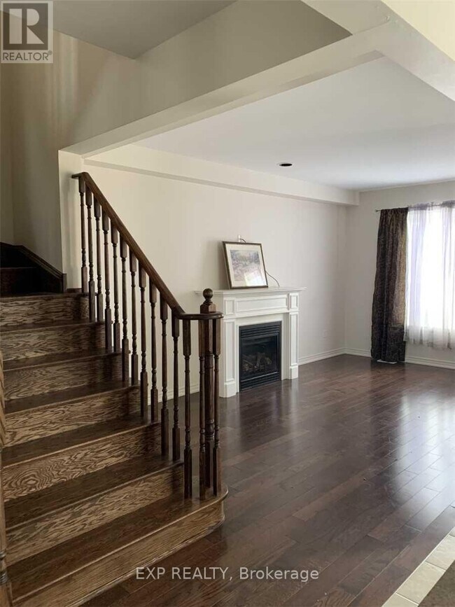 Building Photo - 10 Dufay Rd