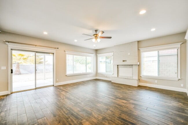 Building Photo - 1297 E Tradewind Dr