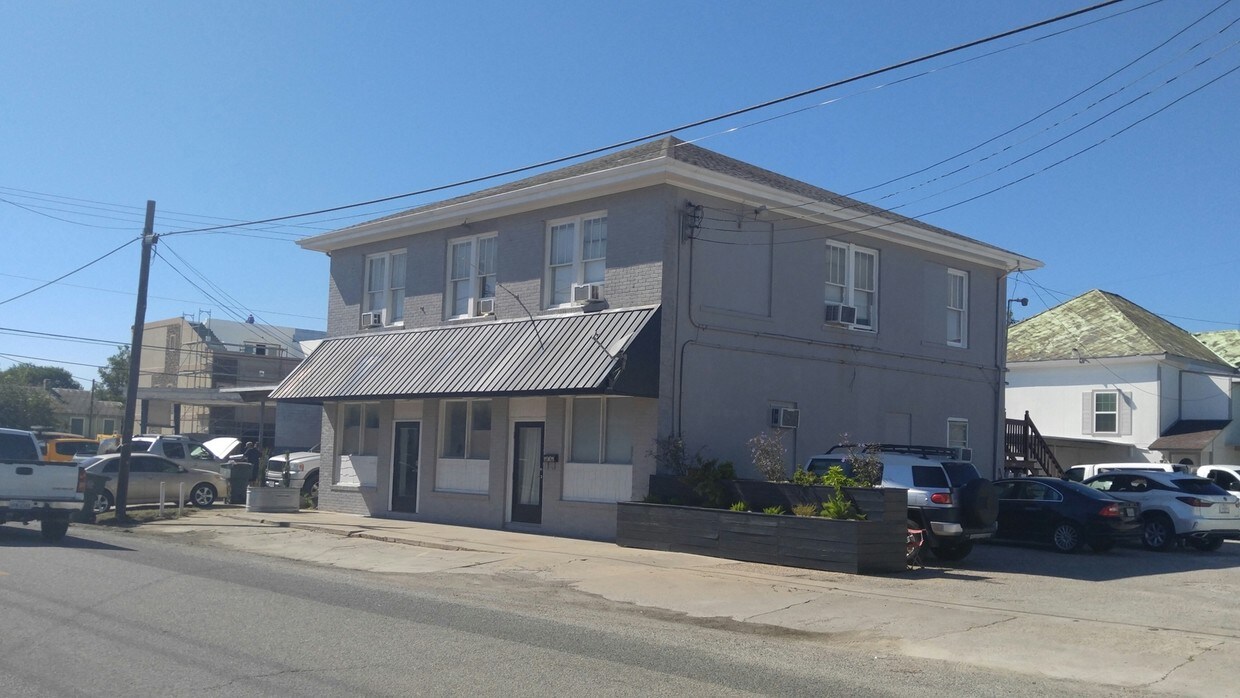 Primary Photo - 3810-3820 Avenue S