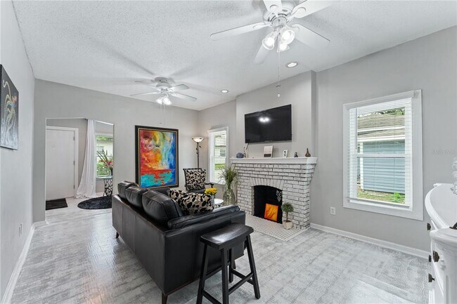 Building Photo - 914 8th St N