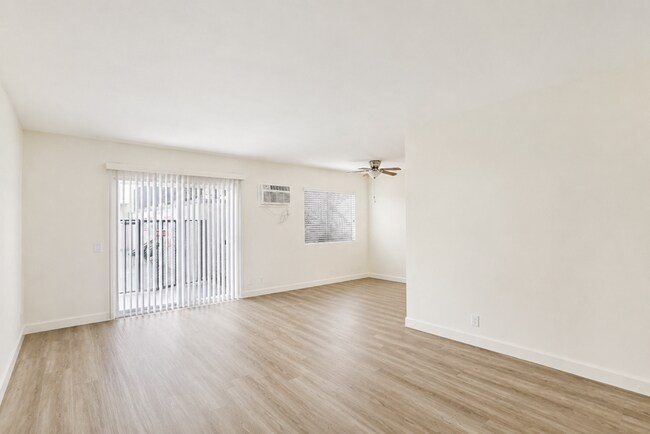 Foto del edificio - 5931 Reseda Blvd