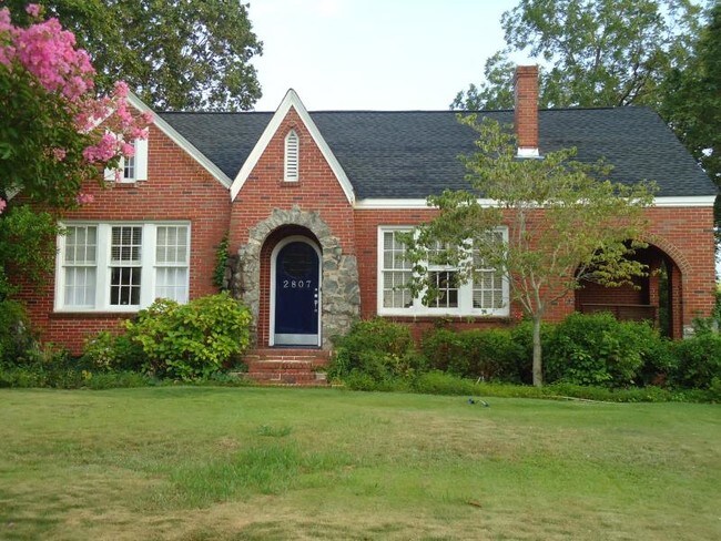 Foto del edificio - 2807 Summerville Road