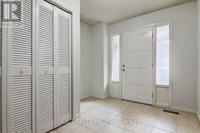 Building Photo - 653-653 Village Pkwy