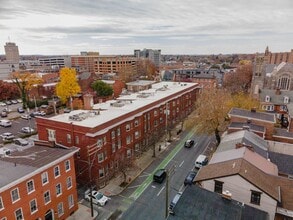 Building Photo - 108-110 E Walnut St