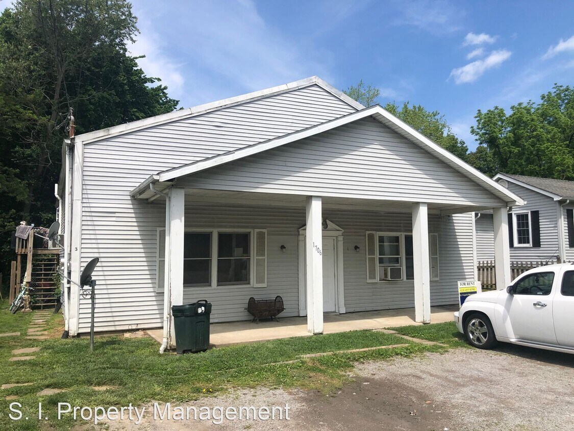 1706 N Russell St, Marion, IL 62959 Room for Rent in Marion, IL