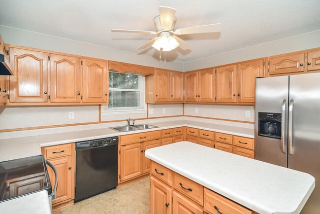 Foto del edificio - 339 White Springs Rd