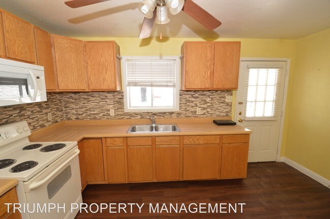 Building Photo - 3 br, 1 bath House - 4700 E Monroe Ave