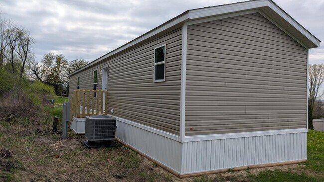 Foto del edificio - 15462 Lewis Rd