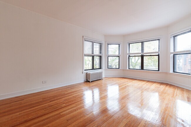 Foto del edificio - 2819 N Pine Grove Ave