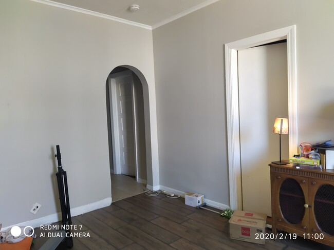 Living room w/closet - 3627 S Seeley Ave