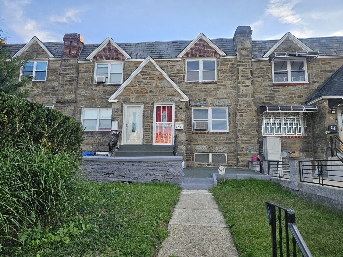 Front Entrance - 1268 Stirling St
