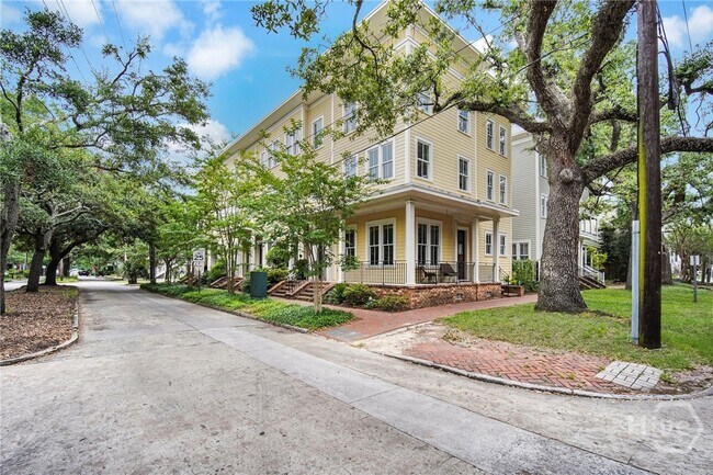Foto del edificio - 718 Tattnall St