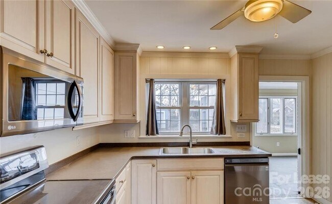 Foto del edificio - 418 Coolidge Ave