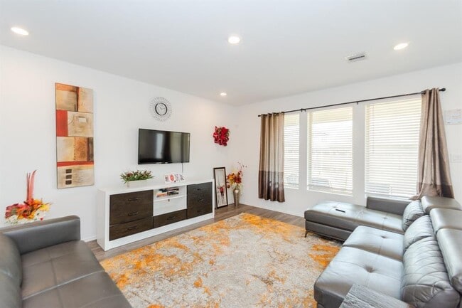 Foto del edificio - 5007 Dunstable Manor Ln