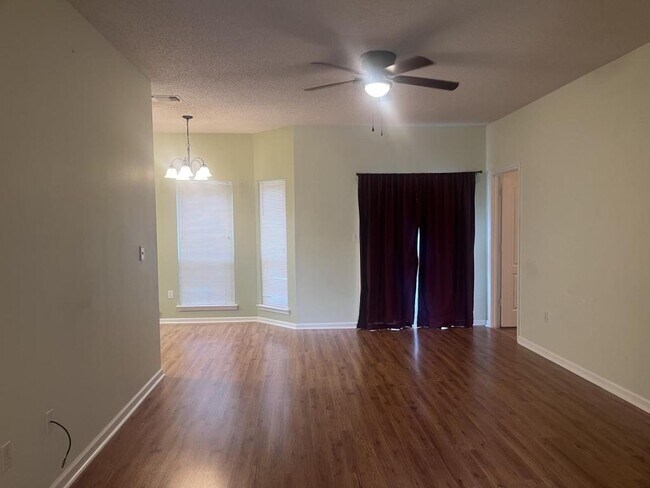 Building Photo - 12087 5 Oaks Dr