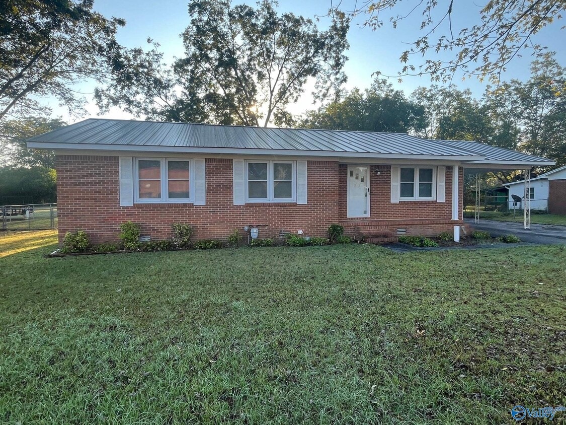 Foto principal - 212 Cherry St NW