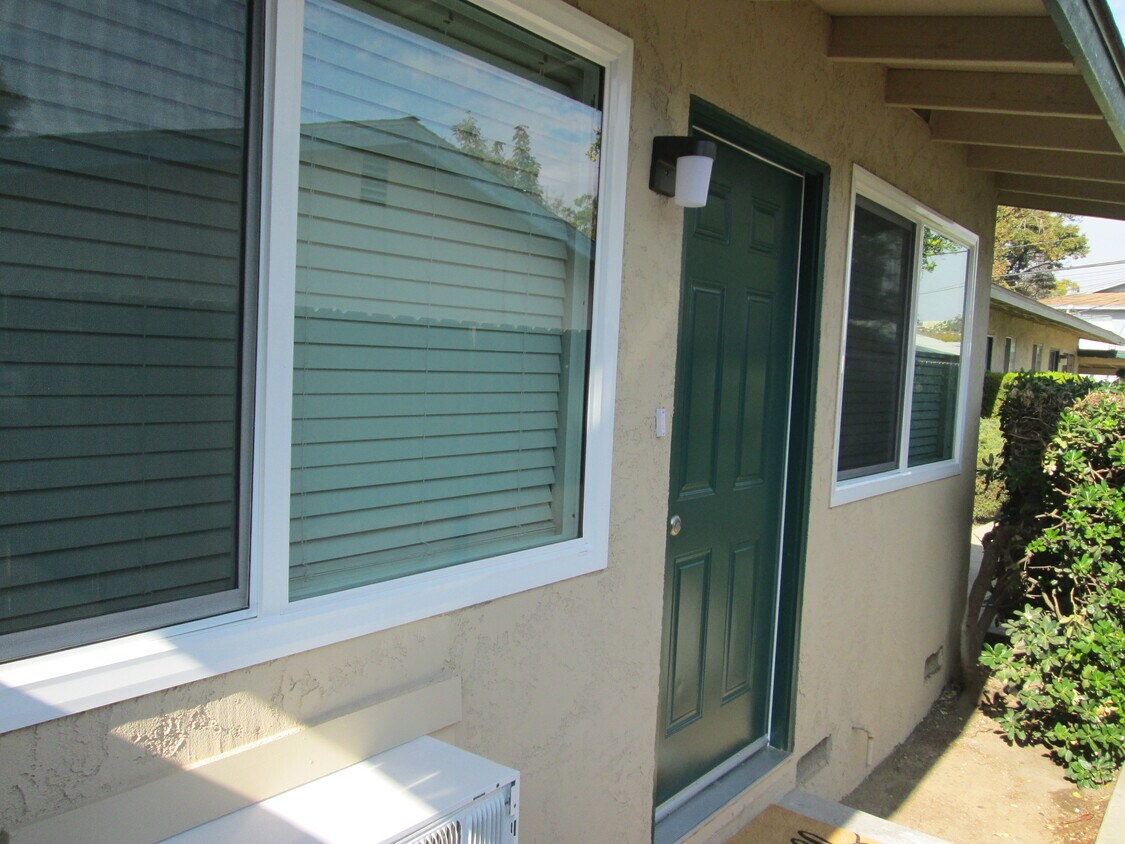 Entry - 1515 E Cambridge Ave