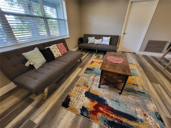 Foto del edificio - 5624 Lime Way