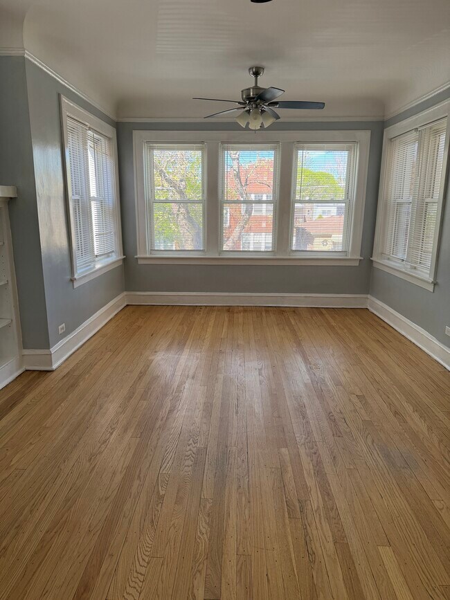 Foto del edificio - 5639 N Artesian Ave