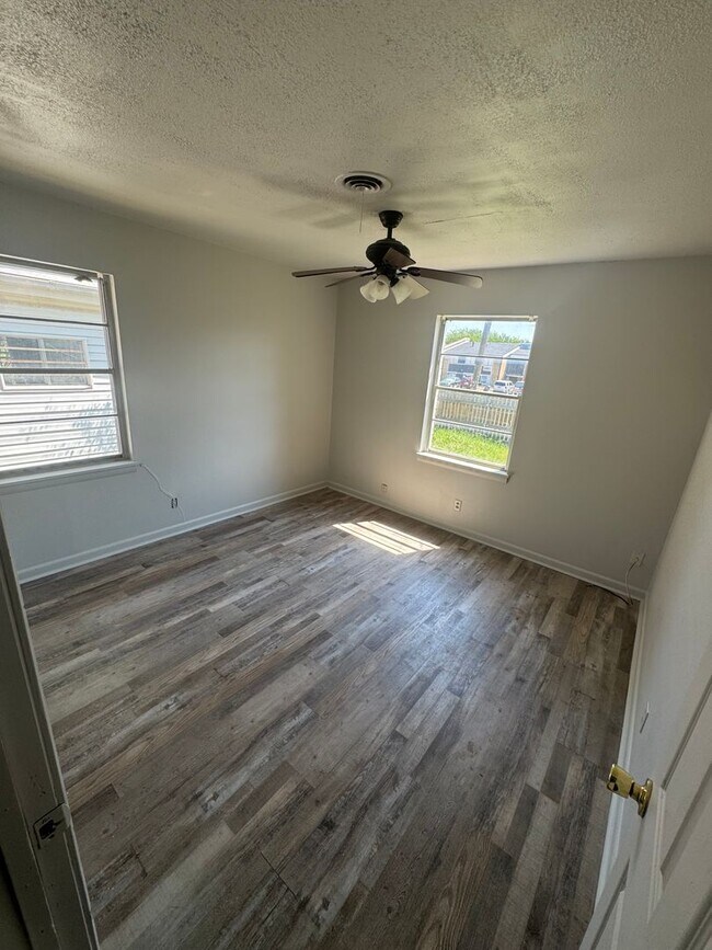 Foto del edificio - 3 BEDROOM 1 BATHROOM HOME FOR RENT!