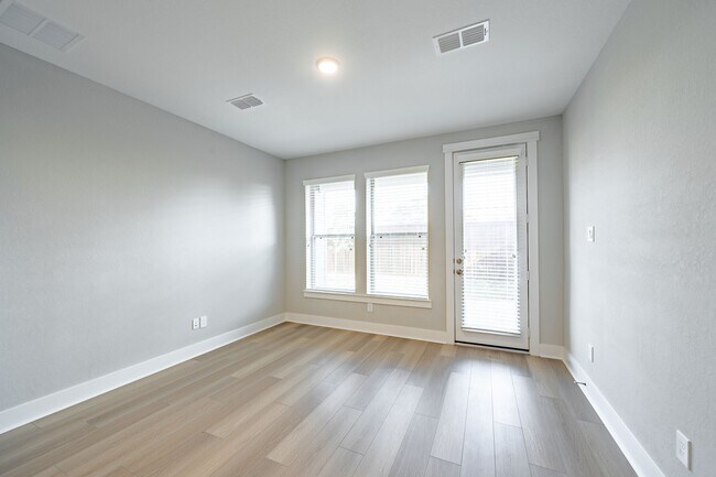 Foto del edificio - 10916 Brambling Wood Dr