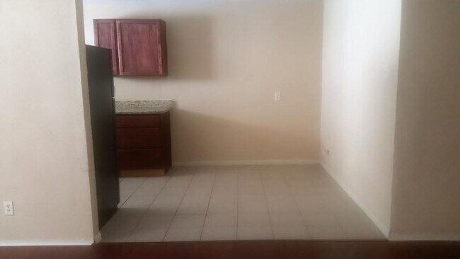 Building Photo - 269 N San Joaquin Ave