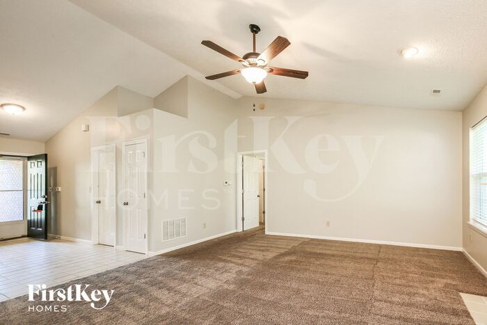 Foto principal - 557 E Pine Ridge Dr