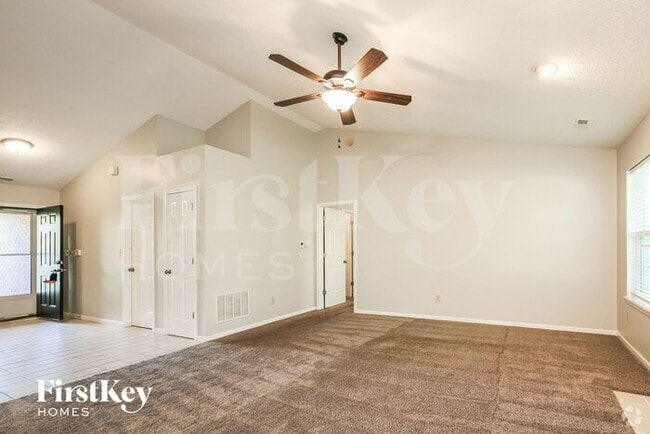 Building Photo - 557 E Pine Ridge Dr