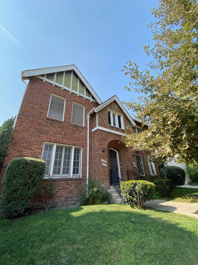 817 S Sycamore Ave, Los Angeles, CA 90036 Townhome Rentals in Los