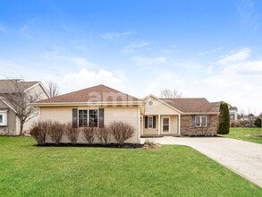 Building Photo - 338 Ponderosa Dr