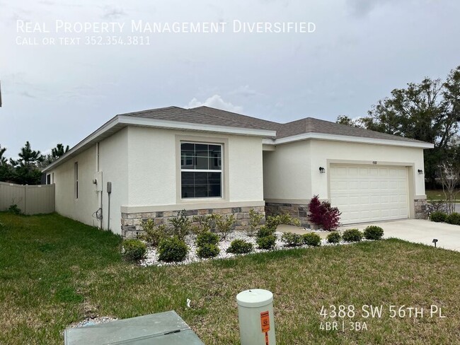 Building Photo - Spacious 4/3 W/ Oversized Screened Lanai