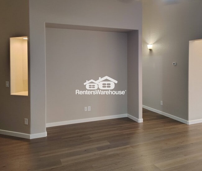 Foto del edificio - 1739 N Sinova