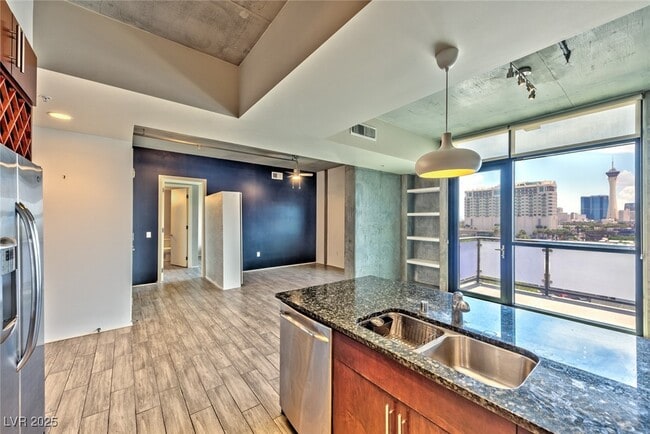 Building Photo - 353 E Bonneville Ave