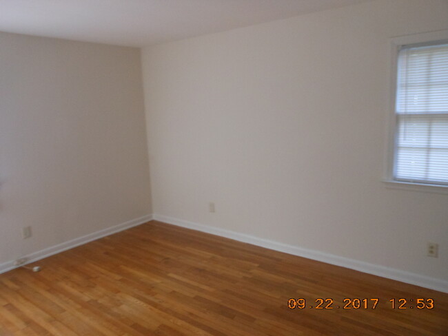 Building Photo - 4244 Shamrock Dr