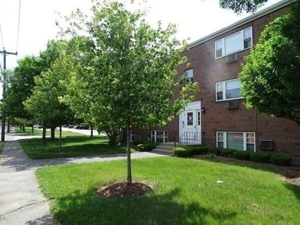 Primary Photo - 226 Rock St