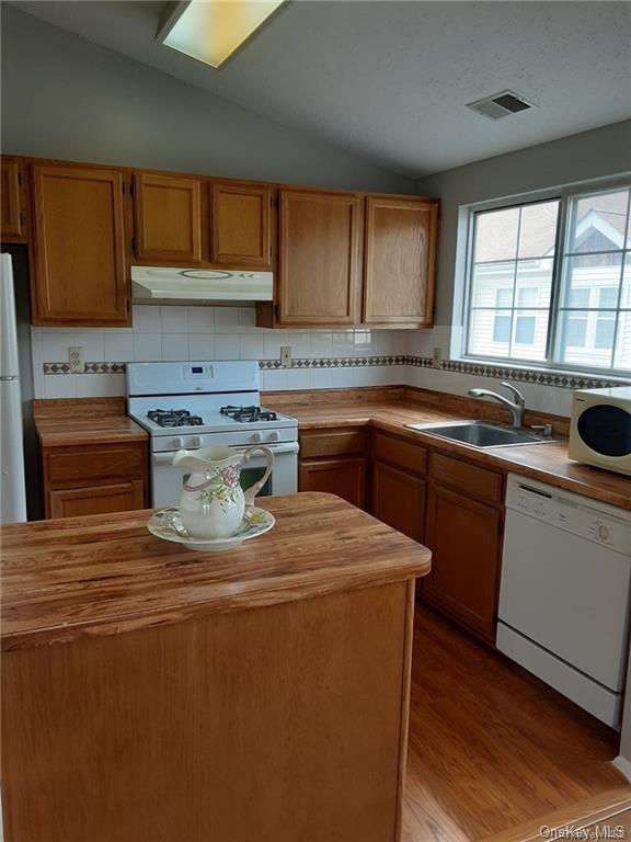 Foto del edificio - 3613 Whispering Hills Dr